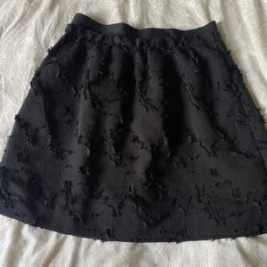 Fin svart kjol. Kan ej fota på då den är för liten. 
