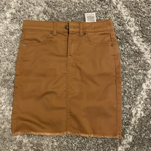 Jeanskjol strl xs  - En helt oanvänd jenskjol från pieces i strl xs 