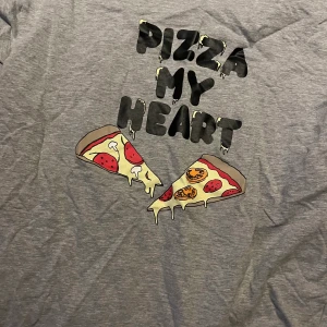 Långärmad tröja  - Långärmad tröja, storlek L, jag tycker dock den är liten i storleken o passar mer en S/M 