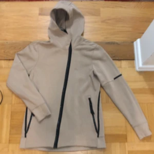 Fleec tröja - Fleecetröja köpt från Facebook 