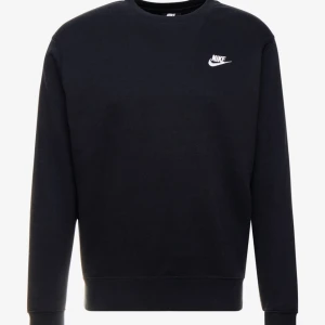 Nike  - Säljer min nike tröja som jag har använt några gånger köpte den från man avdelning passar båda killar och tjejer, ordinarie pris 629kr