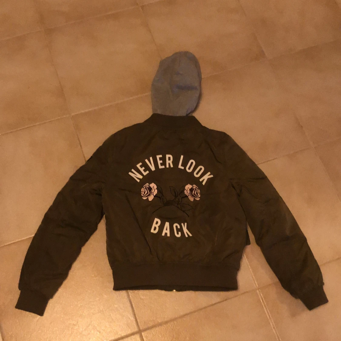 Grön höst jacka med luva storlek 140 - 91