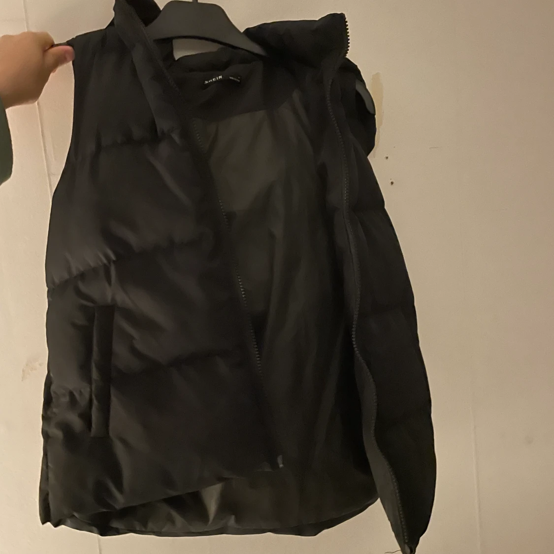 Väst med luva , svart !!