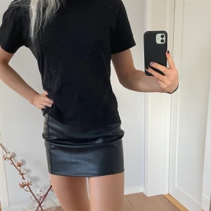 Skinnkjol - Supersnygg Skinnkjol som funkar till vardags och fest