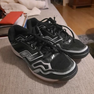 Skor - Köpta på inter sport,lite använda ,i fint skick