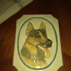 Gipstavla Schäfer . - Fin gammal gipstavla med motiv av en Schäfer .hämtas i Skene alt skickas o .