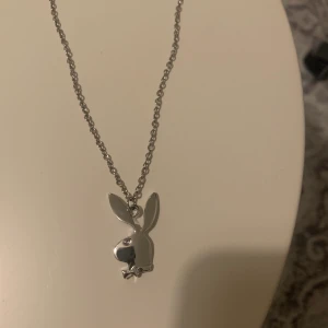 Playboy halsband  - Säljer detta halsband som jag aldrig har använt! 🙌🏽