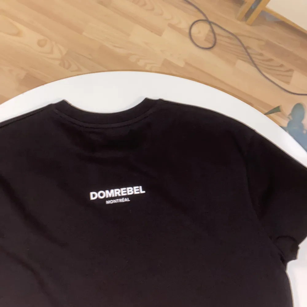 DOMREBEL Skick 10/10 . T-shirts.