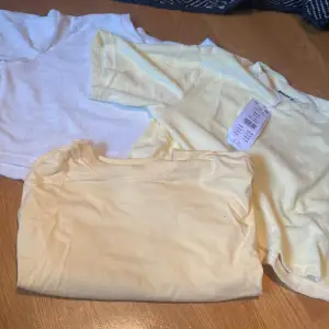 Dessa tre T-shirts säljer jag för 200kr för alla! I storlek XXS! Endast den vita som är använd 1 gång! Original pris: 180kr/st Ifrån: Gina tricot  Stor i storlek! För mer info kontakta mig! 