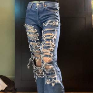 Superfina jeans från Acne specifikt kollektionen ”blåkonst”. Är lite små och korta på mig som är 172. 