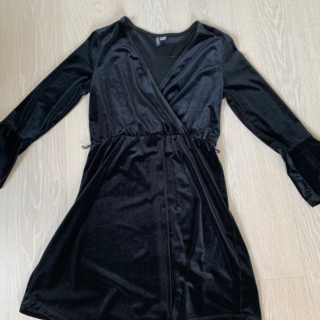 Svart sammetsklänning Hm