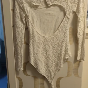 Vit spets body - En vit body i vit spets