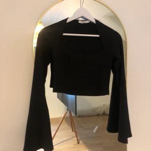 Tröja  - En fin tröja med utsvängda armar