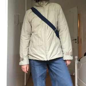 beige vinterjacka  - basic beige vinterjacka