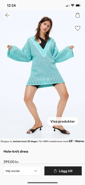 Turkos stickad tröja/klänning - Helt ny, nypris 399 turkos/ljus blå tröja/kläckning från H&M. Modellen på bilden är 178cm och bör storlek S. 