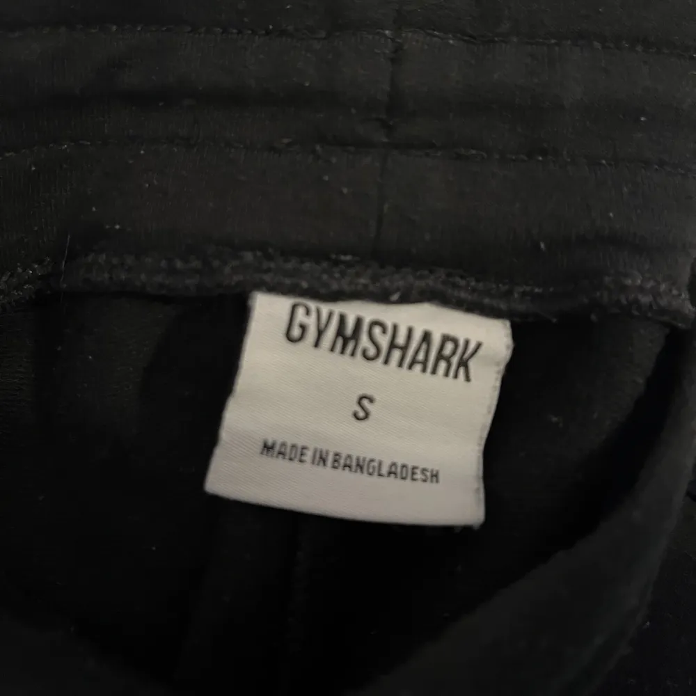 Jag säljer mina nyligen inköpta Gymshark sweatpants från Plick. Säljes vidare på grund av fel storlek. Köptes för 350 kr så säljes ny för 250🤩. Jeans & Byxor.