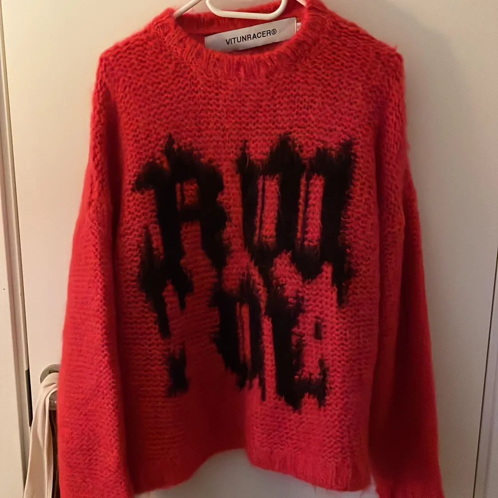 Racer worldwide stickad mohair knitted tröja, köpt från deras hemsida, aldrig använd pga för liten för mig.. Stickat.