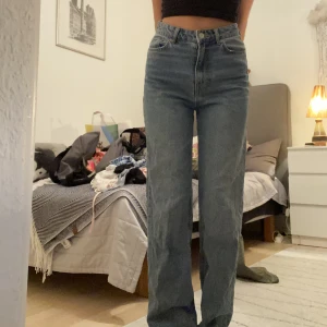 Jeans  - Högmidjade jeans från hm, sitter fint