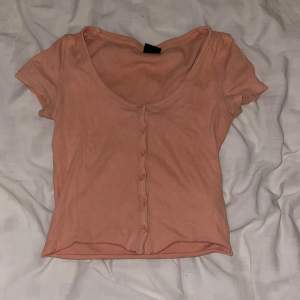 Rosa/orange t-shirt från Gina storlek xs