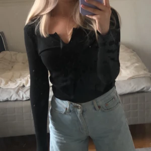 Svart långärmad tröja - Svart långärmad tröja från Gina tricot storlek xs