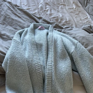 Tröja Bianca X Nelly  - Superfin stickad tröja från Bianca kollektion med Nelly.  Väldigt bra skick. 