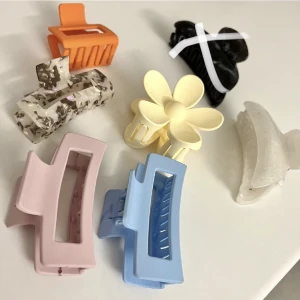 Hårklämmor - 1 för 25. 2 för 40kr 🌸svart såld.