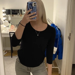 Svart tröja - Svart tröja, fint skick.