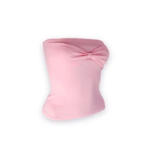 Liatz topp - Säljer denna helt slutsålda toppen från Liatz valentine’s day drop. Använd endast en gång. Frakt ligger på 49kr 💕💌