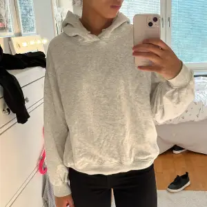 Hoodie från hm i stl xs aldrig använd 