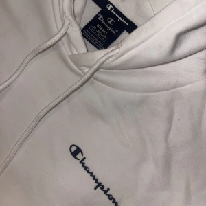 Champion hoodie - Vit champion hoodie använd Max 1 gång.