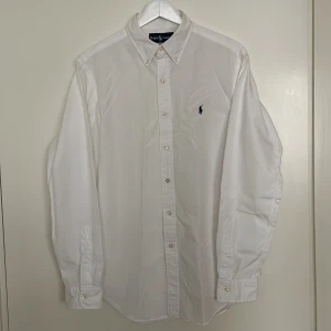 Ralph Lauren skjorta - Button down skjorta, 100%bomull. Classic fit. Använd men i mkt gott skick!