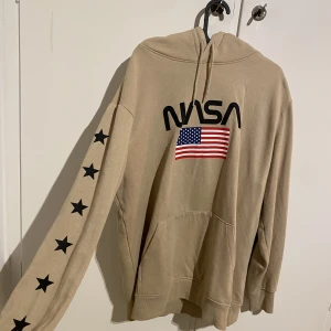 Hoodie Nasa - Hoodie från H&m i skick 7/10