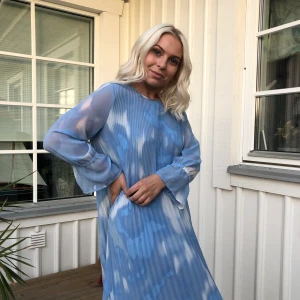 Klänning InWear - Blå härlig klänning från InWear, XS