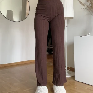 Set  - Raka byxor från Nelly, supersköna! Men kommer ej till användning 