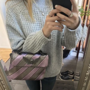 Stickad tröja  - Grå stickad tröja i storlek M, använd ca 3 gånger☺️