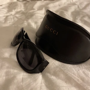Solglasögon  - Äkta Gucci solglasögon i fint skick, köpta för länge sen i Stockholm 