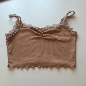 Brun topp - Brun topp från shein. Gott skick, knappt använd. Storlek S/M