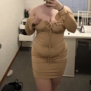 Klänning - Klänning från SHEIN, aldrig använd. 