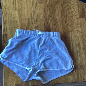 2 par shorts - 2 par mjukisshorts  Storlek 146