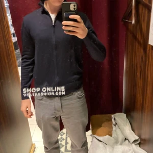 Volt overshirt - Säljer min merino ull overshirt från volt (nypris 1000kr)  Sälja ganska billigt då den är för liten. Väldigt skön och storlek M fast ganska liten i storlek. Passar allt ifrån 170-185