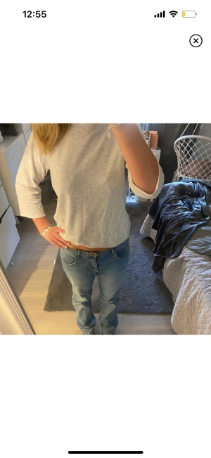 Trekvarts tröja  - Säljer nu denna så snygga gråa Trekvarts tröja🫶🏻först i kvarn för köpa. Säljs för 199 direkt ❤️