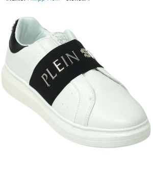 Philipp plein sneakers  - Helt nya Philip plein skor som aldrig har andvänts, säljer på grund av att dom är för stora för mig.  Storlek 39 Skriv till mig ifall ni blir intresserade så skickar jag bild på dom!🤍🤍