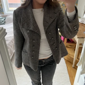 Vår jacka - Jätte fin jacka som passar till sommaren,vår och höst. I storlek M