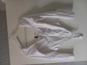 Bodysuit  - Ny bodysuit som endast är testad✨️💓 den har nån liten fläck på nåt ställe men de ser man knappt ( se bild) ❣️ köptes för 120 men jag säljer den för 60