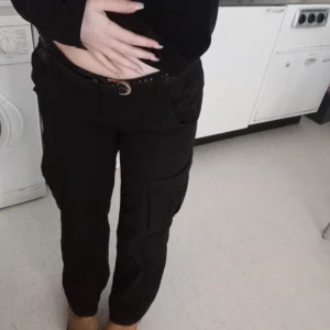 Byxa - Ett par svarta cardigos. Använda en en gång och var inget för mig. 