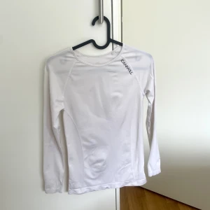 Träningströja  - Träningströja från icaniwill. Bra skick!  Storlek S Nypris: 449kr Mitt pris: 150kr 