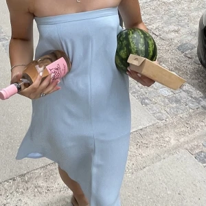 Klänning  - Klänning köpt second hand, skriv för fler bilder💕💕