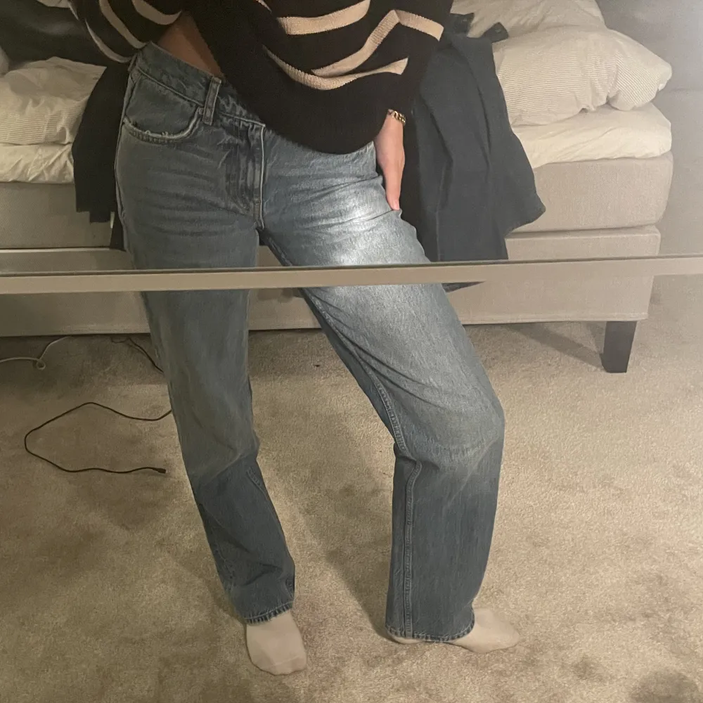 Lågmidjade jeans från gina!! Använt en gång men har fel storlek. Skit snygga! . Jeans & Byxor.