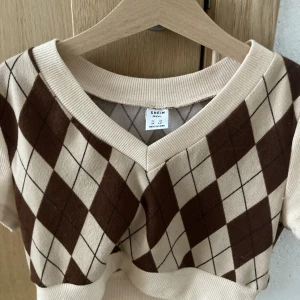 SHEIN top - En tajt,Cropad,långärmad tröja från SHEIN.