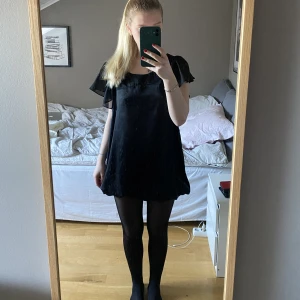 Svart klänning - Fin klänning från mamalicious 🥰